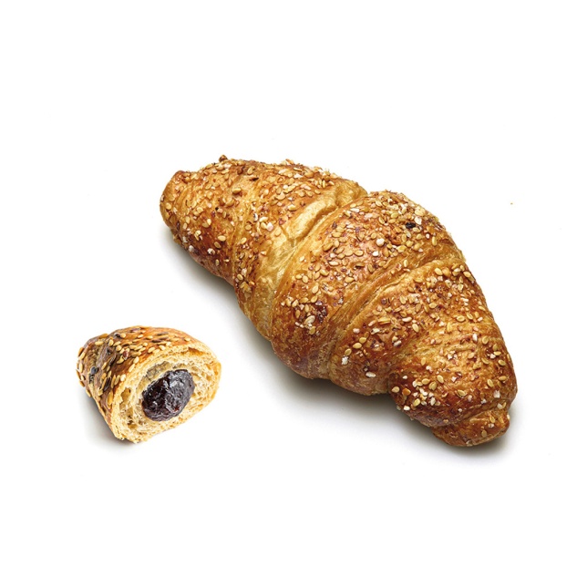 Spelt blackberry vegan croissant